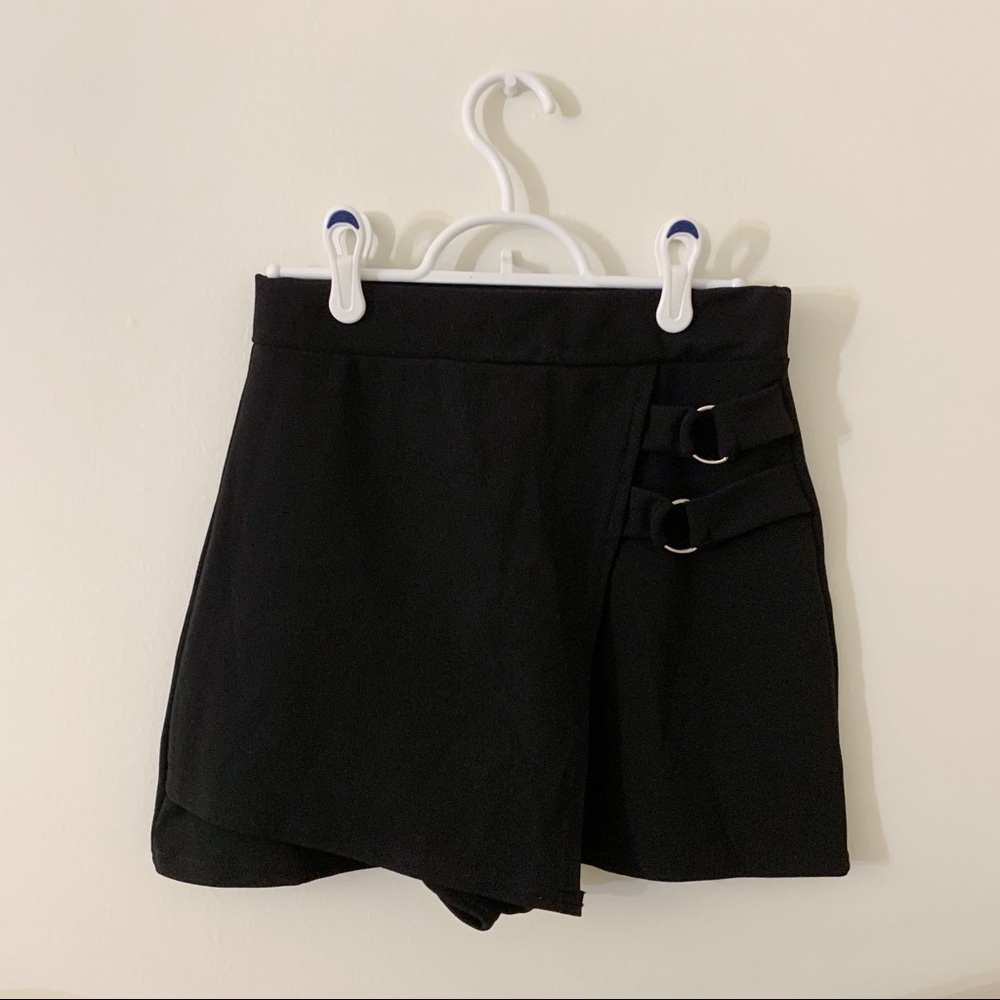 Black skort